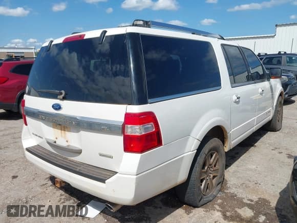 ✅ 2015 Ford Expedition Max Platinum • VIN: 1FMJK1MTXFEF30329 • Lot: 42410300. Wystawiony na IAAI z przebiegiem 184 119 mil. Bezpłatny archiwum sprzedaży aukcyjnych z USA i szczegółowy raport historii pojazdu na DreamBid. Zdjęcie 4.