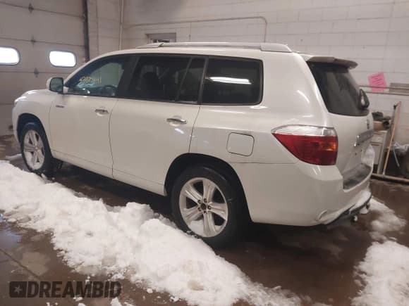 ✅ 2010 Toyota Highlander Limited • VIN: 5TDDK3EH1AS040114 • Lot: 43905641. Listed on IAAI with 240,905 mi. Free auction sales archive from the USA and detailed vehicle history report at DreamBid. Image 3.