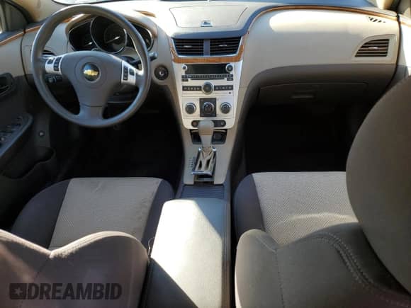 2011 Chevrolet Malibu 1LT z VIN 1G1ZC5E18BF116083, wystawiony jako Copart lot #82256375 z przebiegiem 77 399 mil mil oraz Szkoda całkowita • Salvage title. Historia ofert i sprzedaży dostępna na DreamBid. Obrazek 8.