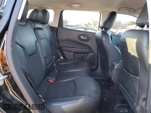 ✅ 2019 Jeep Compass Altitude • VIN: 3C4NJDBB0KT827978 • Lot: 43563385. Wystawiony na Copart z przebiegiem 32 733 mil. Bezpłatny archiwum sprzedaży aukcyjnych z USA i szczegółowy raport historii pojazdu na DreamBid. Zdjęcie 11.