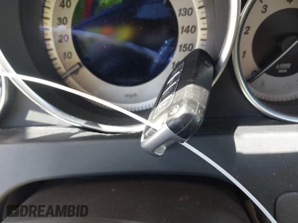 ✅ 2014 Mercedes-Benz C 250 Sport • VIN: WDDGF4HBXEG196978 • Lot: 42116809. Wystawiony na IAAI z przebiegiem 38 933 mil. Bezpłatny archiwum sprzedaży aukcyjnych z USA i szczegółowy raport historii pojazdu na DreamBid. Zdjęcie 11.