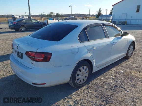 ✅ 2016 Volkswagen Jetta S • VIN: 3VW167AJ3GM306360 • Лот: 43711097. Опубликован ранее на IAAI с пробегом 170 756 миль. Бесплатный доступ к архиву аукционных продаж из США и подробный отчёт об истории автомобиля на DreamBid. Изображение 4.