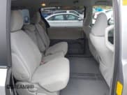 ✅ 2012 Toyota Sienna LE • VIN: 5TDKK3DC5CS201628 • Lot: 43640805. Wystawiony na IAAI z przebiegiem 104 449 mil. Bezpłatny archiwum sprzedaży aukcyjnych z USA i szczegółowy raport historii pojazdu na DreamBid. Zdjęcie 8.