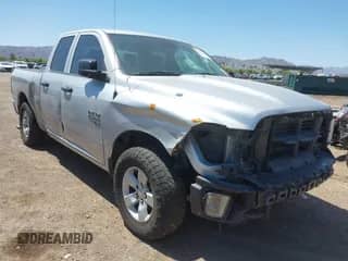 2019 Ram 1500 Tradesman z VIN 1C6RR6FG4KS586124, wystawiony jako IAAI lot #42432848 z przebiegiem 103 162 mil mil oraz . Historia ofert i sprzedaży dostępna na DreamBid. Obrazek 1.