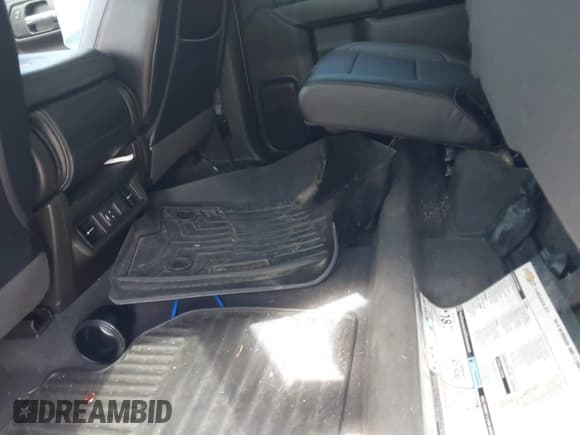 ✅ 2019 Chevrolet Silverado 1500 LT • VIN: 3GCUYDED5KG292241 • Lot: 43396399. Wystawiony na IAAI z przebiegiem 121 506 mil. Bezpłatny archiwum sprzedaży aukcyjnych z USA i szczegółowy raport historii pojazdu na DreamBid. Zdjęcie 8.