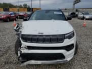 ✅ 2022 Jeep Compass Limited • VIN: 3C4NJDCB2NT185041 • Lot: 83993285. Wystawiony na Copart z przebiegiem 33 421 mil. Bezpłatny archiwum sprzedaży aukcyjnych z USA i szczegółowy raport historii pojazdu na DreamBid. Zdjęcie 5.