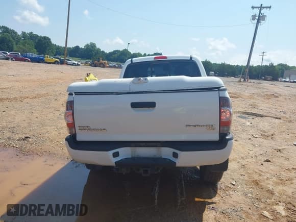 ✅ 2015 Toyota Tacoma PreRunner • VIN: 5TFKU4HN3FX007156 • Lot: 42460345. Listed on IAAI with 123,563 mi. Free auction sales archive from the USA and detailed vehicle history report at DreamBid. Image 16.