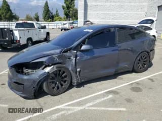 ✅ 2022 Tesla Model X • VIN: 7SAXCDE53NF337002 • Lot: 70912525. Wystawiony na Copart z przebiegiem Nie podano. Bezpłatny archiwum sprzedaży aukcyjnych z USA i szczegółowy raport historii pojazdu na DreamBid. Zdjęcie 1.