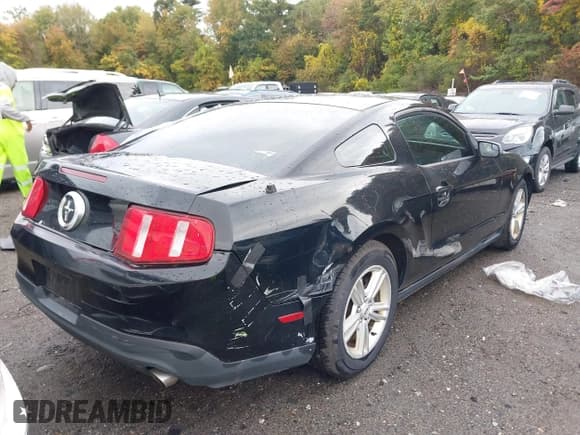 ✅ 2012 Ford Mustang Premium • VIN: 1ZVBP8AM3C5239339 • Lot: 43393515. Listed on IAAI with 170,764 mi. Free auction sales archive from the USA and detailed vehicle history report at DreamBid. Image 4.