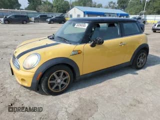 ✅ 2009 MINI Hardtop • VIN: WMWMF33559TW70144 • Lot: 66096595. Listed on Copart with 108,908 mi. Free auction sales archive from the USA and detailed vehicle history report at DreamBid. Image 1.