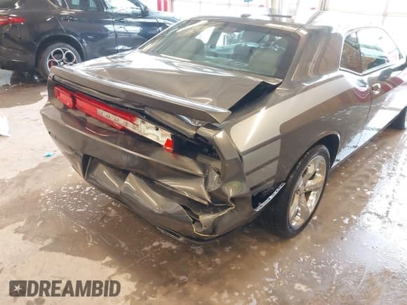 ✅ 2013 Dodge Challenger SXT • VIN: 2C3CDYAG9DH629189 • Lot: 41374015. Wystawiony na IAAI z przebiegiem Nie podano. Bezpłatny archiwum sprzedaży aukcyjnych z USA i szczegółowy raport historii pojazdu na DreamBid. Zdjęcie 6.