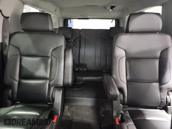 ✅ 2018 Chevrolet Suburban LT • VIN: 1GNSKHKC6JR184115 • Lot: 86071935. Wystawiony na Copart z przebiegiem 151 207 mil. Bezpłatny archiwum sprzedaży aukcyjnych z USA i szczegółowy raport historii pojazdu na DreamBid. Zdjęcie 10.