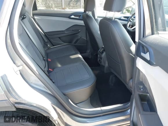 ✅ 2024 Volkswagen Taos SE • VIN: 3VVUX7B23RM114056 • Lot: 43376781. Wystawiony na IAAI z przebiegiem 5 261 mil. Bezpłatny archiwum sprzedaży aukcyjnych z USA i szczegółowy raport historii pojazdu na DreamBid. Zdjęcie 8.