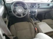 ✅ 2007 Jeep Commander Sport • VIN: 1J8HG48K67C602821 • Лот: 49789085. Опубликован ранее на Copart с пробегом 176 333 миль. Бесплатный доступ к архиву аукционных продаж из США и подробный отчёт об истории автомобиля на DreamBid. Изображение 8.