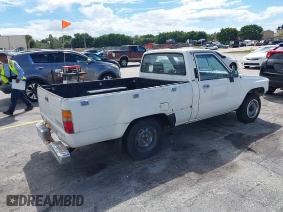 ✅ 1988 Toyota Pickup • VIN: JT4RN50A5J5159776 • Лот: 43406054. Опубликован ранее на IAAI с пробегом 239 225 миль. Бесплатный доступ к архиву аукционных продаж из США и подробный отчёт об истории автомобиля на DreamBid. Изображение 4.