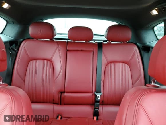 ✅ 2018 Maserati Levante • VIN: ZN661XUA7JX270207 • Lot: 55647243. Wystawiony na Copart z przebiegiem 21 557 mil. Bezpłatny archiwum sprzedaży aukcyjnych z USA i szczegółowy raport historii pojazdu na DreamBid. Zdjęcie 10.