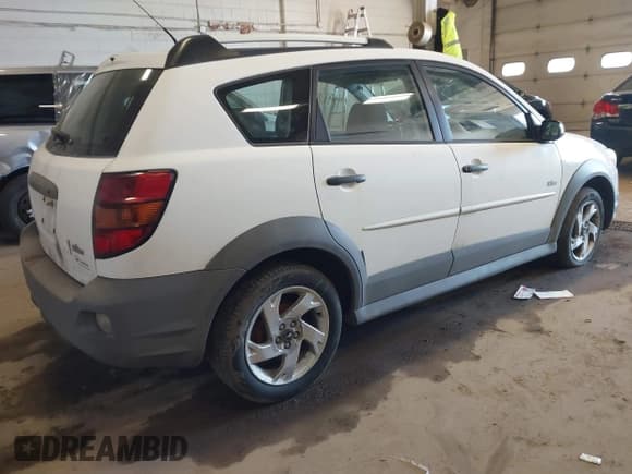 ✅ 2005 Pontiac Vibe • VIN: 5Y2SM63825Z467313 • Lot: 41993523. Wystawiony na IAAI z przebiegiem 270 937 mil. Bezpłatny archiwum sprzedaży aukcyjnych z USA i szczegółowy raport historii pojazdu na DreamBid. Zdjęcie 4.