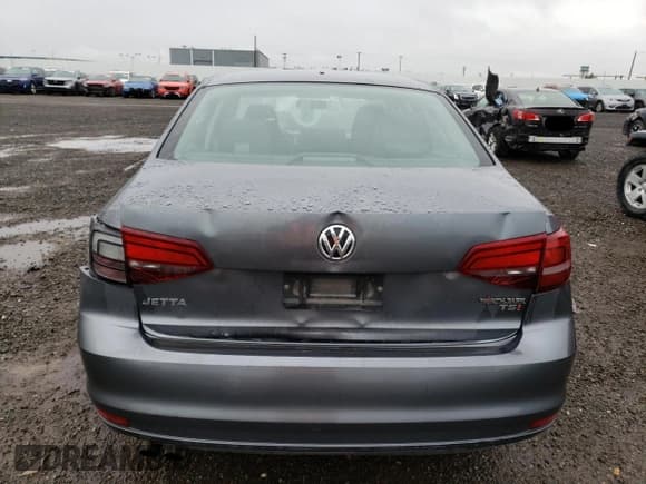 ✅ 2018 Volkswagen Jetta S • VIN: 3VW167AJXJM203797 • Lot: 68464644. Wystawiony na Copart z przebiegiem 70 042 mil. Bezpłatny archiwum sprzedaży aukcyjnych z USA i szczegółowy raport historii pojazdu na DreamBid. Zdjęcie 6.