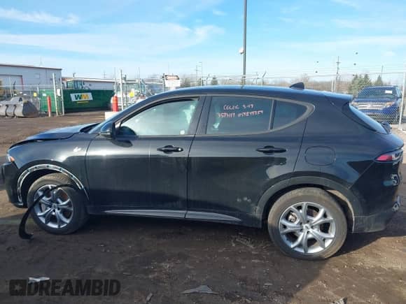 2024 Dodge Hornet R/T with VIN ZACPDFCW9R3A33499, listed as a IAAI auction lot 41876780 with 31,883 mi miles and . Bid and sale history available at DreamBid. Image 13.