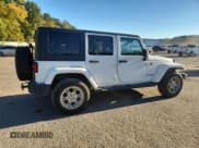 ✅ 2010 Jeep Wrangler Unlimited Sahara • VIN: 1J4HA5H19AL214182 • Lot: 91883275. Wystawiony na Copart z przebiegiem 227 656 mil. Bezpłatny archiwum sprzedaży aukcyjnych z USA i szczegółowy raport historii pojazdu na DreamBid. Zdjęcie 3.