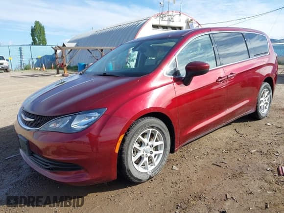 ✅ 2017 Chrysler Pacifica Touring • VIN: 2C4RC1DG3HR565288 • Lot: 42215711. Wystawiony na IAAI z przebiegiem 99 159 mil. Bezpłatny archiwum sprzedaży aukcyjnych z USA i szczegółowy raport historii pojazdu na DreamBid. Zdjęcie 17.