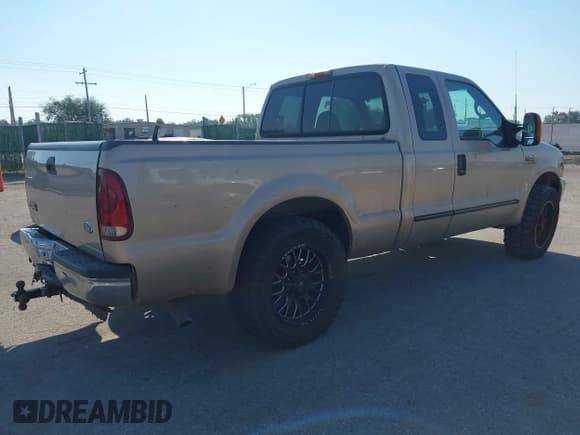 ✅ 1999 Ford F-250 XL • VIN: 1FTNX20S8XEE94457 • Lot: 43350984. Listed on IAAI with 117,657 mi. Free auction sales archive from the USA and detailed vehicle history report at DreamBid. Image 4.