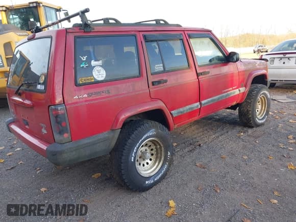 ✅ 2001 Jeep Cherokee Sport • VIN: 1J4FF48S21L542961 • Lot: 43652307. Wystawiony na IAAI z przebiegiem Nie podano. Bezpłatny archiwum sprzedaży aukcyjnych z USA i szczegółowy raport historii pojazdu na DreamBid. Zdjęcie 4.