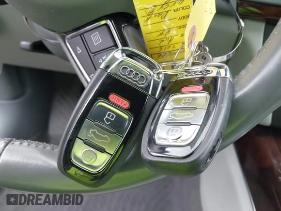 ✅ 2015 Audi A7 Premium Plus • VIN: WAUWMAFC4FN034666 • Lot: 41708296. Wystawiony na IAAI z przebiegiem 101 744 mil. Bezpłatny archiwum sprzedaży aukcyjnych z USA i szczegółowy raport historii pojazdu na DreamBid. Zdjęcie 11.