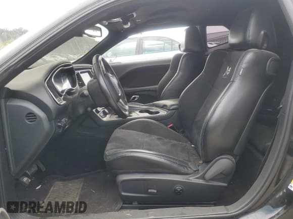 ✅ 2018 Dodge Challenger R/T Scat Pack • VIN: 2C3CDZFJ1JH229827 • Lot: 67612904. Wystawiony na Copart z przebiegiem 89 913 mil. Bezpłatny archiwum sprzedaży aukcyjnych z USA i szczegółowy raport historii pojazdu na DreamBid. Zdjęcie 7.