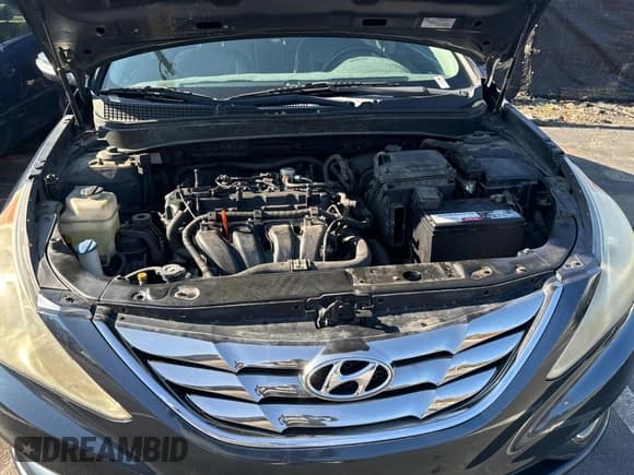 ✅ 2011 Hyundai Sonata SE • VIN: 5NPEC4AC8BH132474 • Lot: 83228294. Listed on Copart with 136,310 mi. Free auction sales archive from the USA and detailed vehicle history report at DreamBid. Image 7.