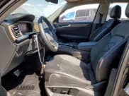 ✅ 2024 Volkswagen Atlas SE • VIN: 1V2WR2CA5RC500875 • Lot: 82411375. Wystawiony na Copart z przebiegiem 61 345 mil. Bezpłatny archiwum sprzedaży aukcyjnych z USA i szczegółowy raport historii pojazdu na DreamBid. Zdjęcie 7.