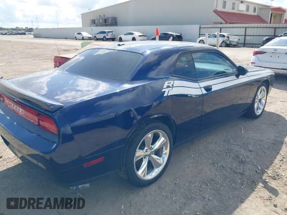 2014 Dodge Challenger R/T z VIN 2C3CDYBT3EH205309, wystawiony jako IAAI lot #43205323 z przebiegiem 112 137 mil mil oraz . Historia ofert i sprzedaży dostępna na DreamBid. Obrazek 4.