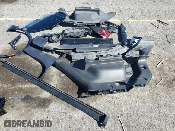 ✅ 2022 Chevrolet Blazer RS • VIN: 3GNKBERS3NS231373 • Lot: 90051575. Wystawiony na Copart z przebiegiem 24 889 mil. Bezpłatny archiwum sprzedaży aukcyjnych z USA i szczegółowy raport historii pojazdu na DreamBid. Zdjęcie 13.