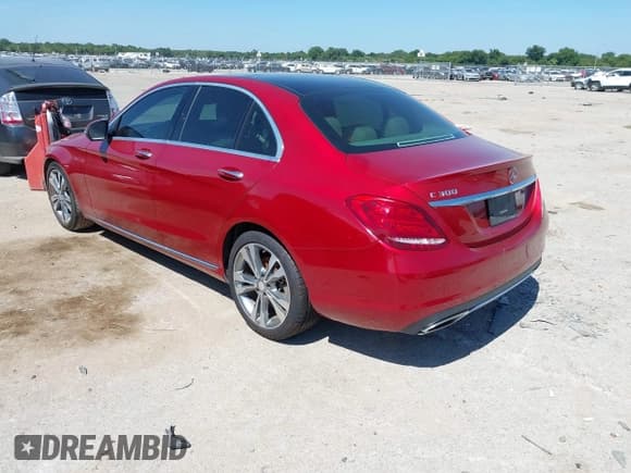 ✅ 2016 Mercedes-Benz C 300 • VIN: WDDWF4JB4GR166226 • Lot: 42782220. Wystawiony na IAAI z przebiegiem 66 239 mil. Bezpłatny archiwum sprzedaży aukcyjnych z USA i szczegółowy raport historii pojazdu na DreamBid. Zdjęcie 3.