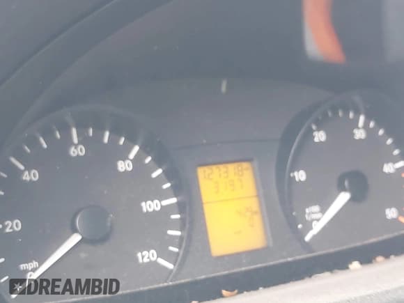 ✅ 2012 Mercedes-Benz Sprinter Cargo • VIN: WD3PE7CC8C5725247 • Lot: 42182154. Wystawiony na IAAI z przebiegiem 127 318 mil. Bezpłatny archiwum sprzedaży aukcyjnych z USA i szczegółowy raport historii pojazdu na DreamBid. Zdjęcie 7.