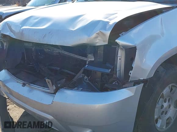 2014 Chevrolet Suburban LT with VIN 1GNSKJE75ER152008, listed as a IAAI auction lot 40938852 with 210,489 mi miles and . Bid and sale history available at DreamBid. Image 6.