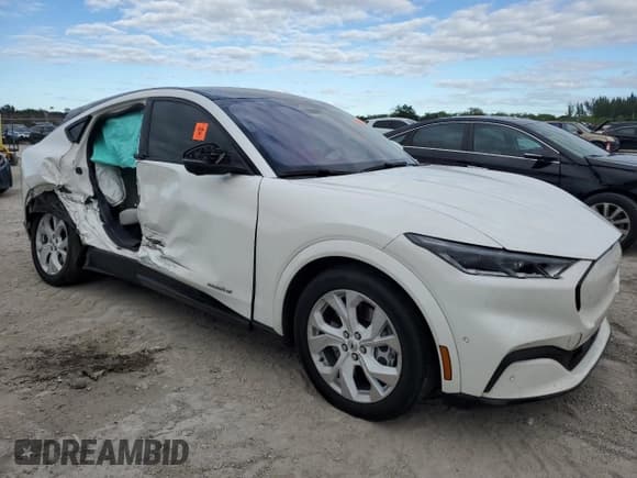 ✅ 2022 Ford Mustang Mach-E Premium • VIN: 3FMTK3RM5NMA26611 • Лот: 92500615. Опубликован ранее на Copart с пробегом 67 376 миль. Бесплатный доступ к архиву аукционных продаж из США и подробный отчёт об истории автомобиля на DreamBid. Изображение 4.