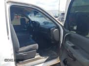 ✅ 2007 Chevrolet Silverado 2500HD 1LT • VIN: 1GCHK24687E541687 • Lot: 42593318. Wystawiony na IAAI z przebiegiem 193 652 mil. Bezpłatny archiwum sprzedaży aukcyjnych z USA i szczegółowy raport historii pojazdu na DreamBid. Zdjęcie 5.