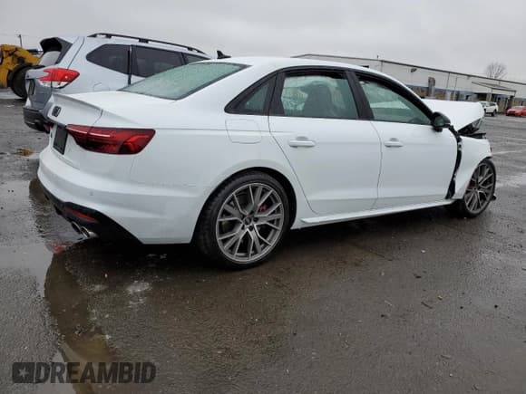 ✅ 2022 Audi S4 Premium Plus • VIN: WAUB4AF4XNA033583 • Lot: 41963773. Wystawiony na Copart z przebiegiem Nie podano. Bezpłatny archiwum sprzedaży aukcyjnych z USA i szczegółowy raport historii pojazdu na DreamBid. Zdjęcie 3.