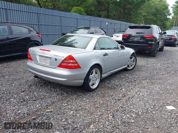 ✅ 2000 Mercedes-Benz SLK 230 Kompressor • VIN: WDBKK47F7YF167712 • Lot: 42767899. Wystawiony na IAAI z przebiegiem 61 722 mil. Bezpłatny archiwum sprzedaży aukcyjnych z USA i szczegółowy raport historii pojazdu na DreamBid. Zdjęcie 4.