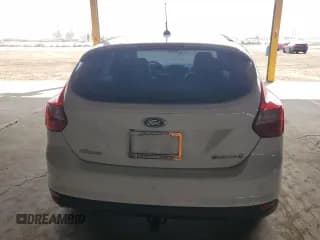 ✅ 2013 Ford Focus Electric • VIN: 1FADP3R4XDL352985 • Lot: 69147224. Wystawiony na Copart z przebiegiem 39 937 mil. Bezpłatny archiwum sprzedaży aukcyjnych z USA i szczegółowy raport historii pojazdu na DreamBid. Zdjęcie 6.