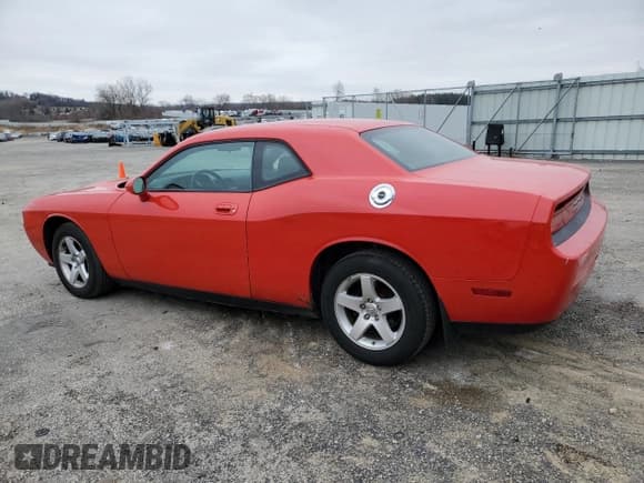 ✅ 2009 Dodge Challenger SE • VIN: 2B3LJ44V69H633099 • Lot: 84082194. Wystawiony na Copart z przebiegiem 184 640 mil. Bezpłatny archiwum sprzedaży aukcyjnych z USA i szczegółowy raport historii pojazdu na DreamBid. Zdjęcie 2.