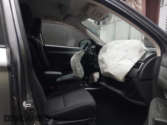 ✅ 2018 Mitsubishi Outlander SE • VIN: JA4AD3A33JZ004098 • Lot: 42328727. Listed on IAAI with 155,585 mi. Free auction sales archive from the USA and detailed vehicle history report at DreamBid. Image 5.