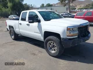 2019 Chevrolet Silverado 1500 Work Truck z VIN 2GCRCNEC2K1195394, wystawiony jako IAAI lot #42571665 z przebiegiem 82 517 mil mil oraz . Historia ofert i sprzedaży dostępna na DreamBid. Obrazek 1.