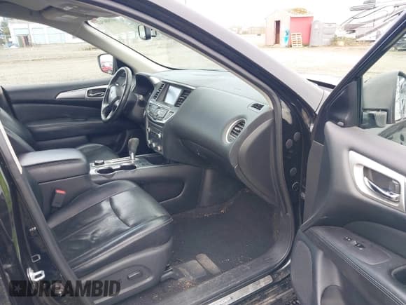 ✅ 2018 Nissan Pathfinder SL • VIN: 5N1DR2MM2JC642120 • Lot: 41806544. Listed on IAAI with 68,279 mi. Free auction sales archive from the USA and detailed vehicle history report at DreamBid. Image 5.