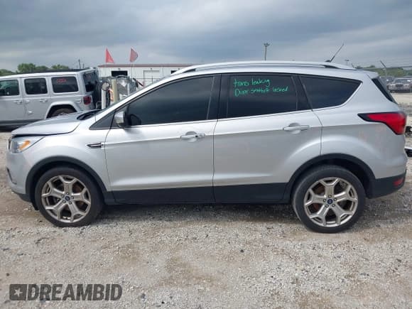 ✅ 2019 Ford Escape Titanium • VIN: 1FMCU9J90KUA13714 • Лот: 43020434. Опубликован ранее на IAAI с пробегом 150 862 миль. Бесплатный доступ к архиву аукционных продаж из США и подробный отчёт об истории автомобиля на DreamBid. Изображение 15.