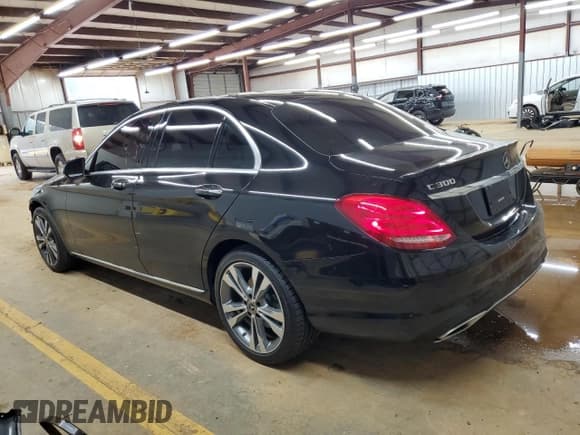 ✅ 2017 Mercedes-Benz C 300 • VIN: 55SWF4KB4HU213950 • Lot: 90358285. Wystawiony na Copart z przebiegiem 56 564 mil. Bezpłatny archiwum sprzedaży aukcyjnych z USA i szczegółowy raport historii pojazdu na DreamBid. Zdjęcie 2.