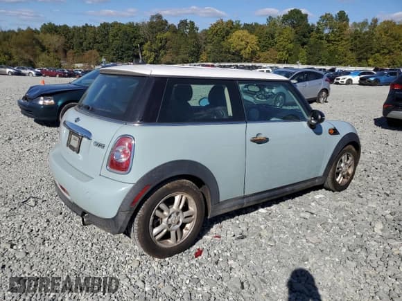 ✅ 2013 MINI Hardtop • VIN: WMWSU3C5XDT689844 • Lot: 85484215. Wystawiony na Copart z przebiegiem 72 968 mil. Bezpłatny archiwum sprzedaży aukcyjnych z USA i szczegółowy raport historii pojazdu na DreamBid. Zdjęcie 3.