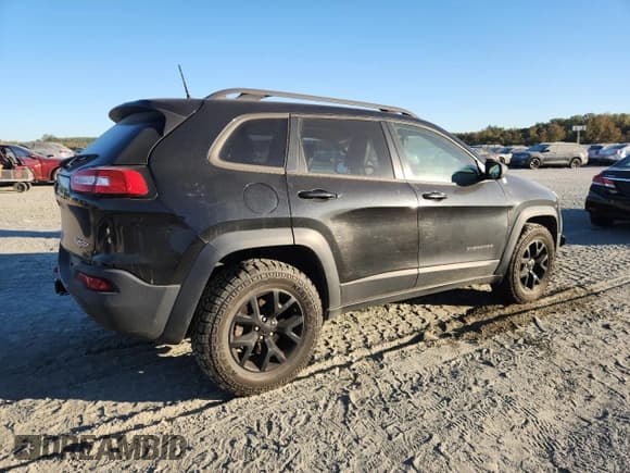 ✅ 2016 Jeep Cherokee Trailhawk • VIN: 1C4PJMBS2GW103011 • Lot: 82533205. Listed on Copart with 127,203 mi. Free auction sales archive from the USA and detailed vehicle history report at DreamBid. Image 3.