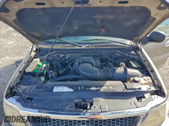 ✅ 2002 Ford Expedition Eddie Bauer • VIN: 1FMPU18L72LA69756 • Lot: 94466755. Listed on Copart with 250,972 mi. Free auction sales archive from the USA and detailed vehicle history report at DreamBid. Image 12.